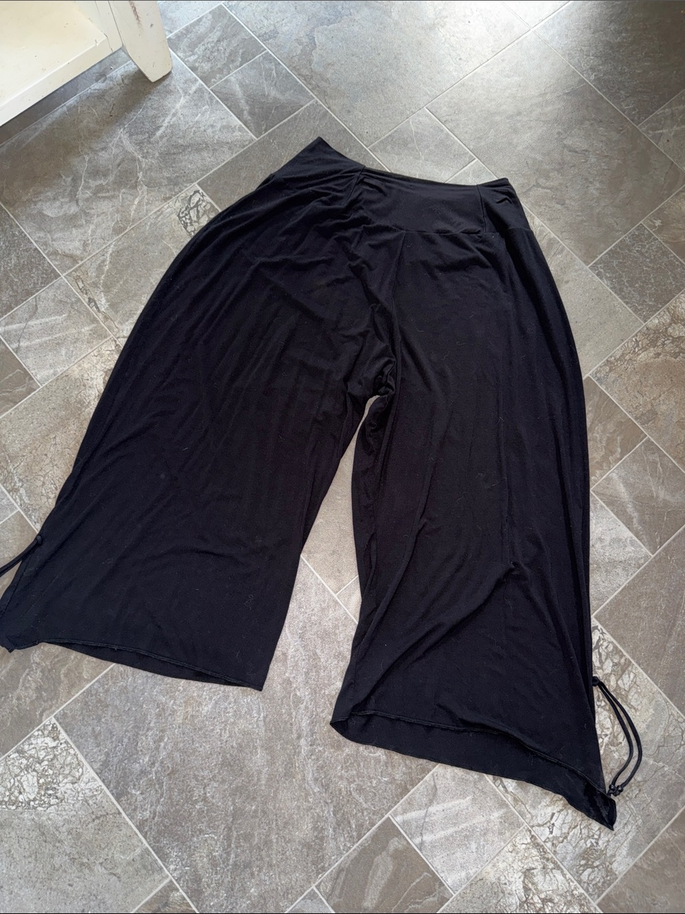 Monnom artwear Lightweight,rayon Wide-leg palazzo silhouette. Flowy Black M/L